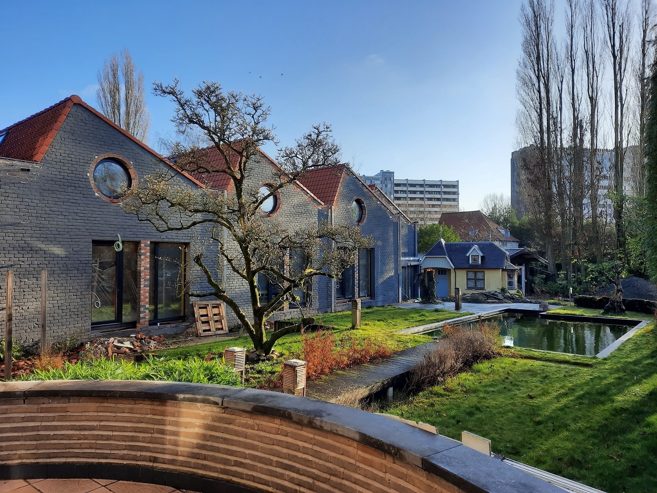 De henneprenovatie van de kantoren van BAST Architects & Engineers