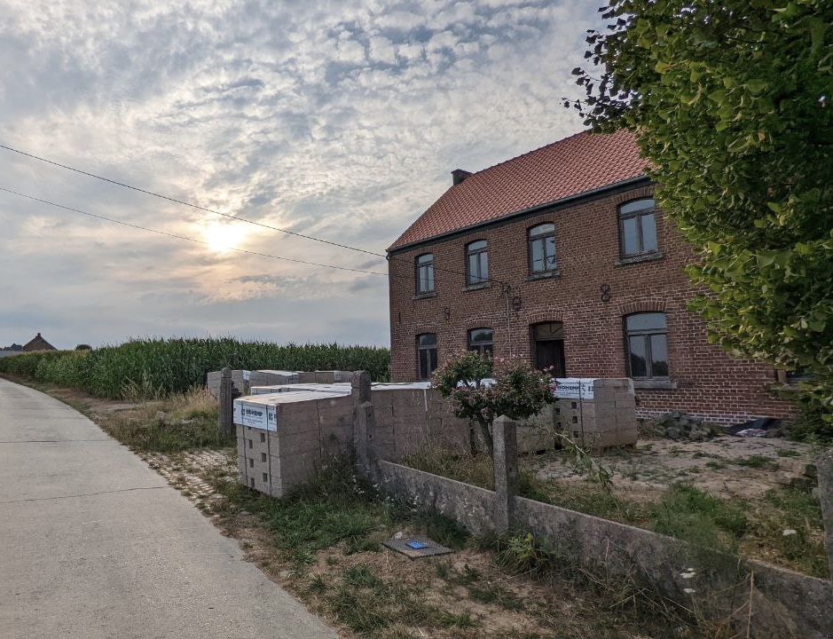 Illia en Maryna transformeren een verlaten hoeve tot een duurzaam paradijs